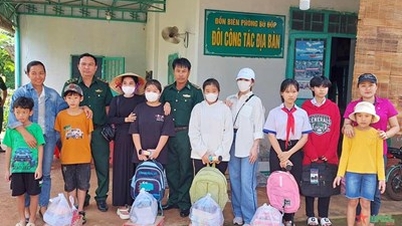 Tiếp sức cho học sinh nghèo vùng biên đến trường tỉnh Bình Phước