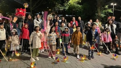Mid-Autumn Festival with traditional Vietnamese characteristics for Vietnamese children in Germany