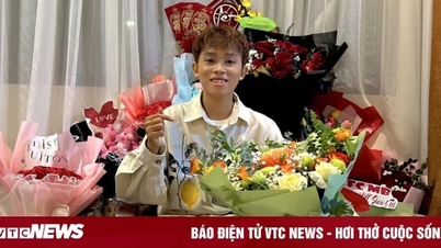 Hồ Văn Cường chạy show từ Nam ra Bắc dịp Tết, được fan lì xì tiền 'khủng'