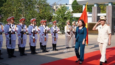 លោកអនុប្រធានមន្ទីរ អញ្ជើញចុះសួរសុខទុក្ខ និងប្រគល់អំណោយដល់កងកម្លាំងនគរបាលខេត្តឡុងអាន