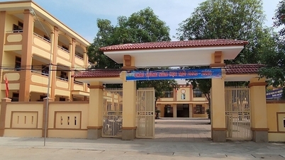 គ្រូ​និង​សិស្ស​ប៉ះ​ទង្គិច​គ្នា​នៅ​សាលា៖ គ្រូ​ស្រី​មិន​អាច​បង្រៀន​បាន​ទេ។
