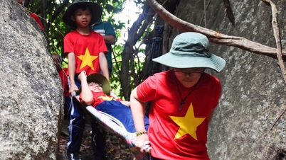Học sinh Nha Trang khám phá căn cứ Đồng Bò, tập cứu thương như thời chiến
