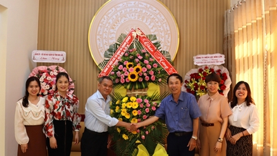 ថ្នាក់ដឹកនាំស្ថាប័ន អង្គភាព និងមូលដ្ឋានបានមកទស្សនា និងអបអរសាទរកាសែត Dak Lak ក្នុងទិវាសារព័ត៌មានបដិវត្តន៍វៀតណាម