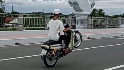 Thanh niên 17 tuổi bốc đầu xe máy, buông tay lái để quay clip đăng mạng xã hội