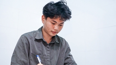 Bố Lò Mộc Thiên chỉ viết được tên mình, con đậu đại học bố mừng đi vay khắp dòng họ
