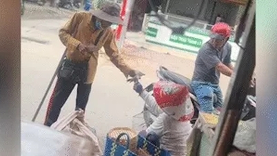 87-year-old man sells lottery tickets and raises 900,000 VND to rescue starlings