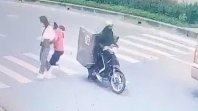 Motorcyclist who hit bus attendant in HCMC has contacted victim