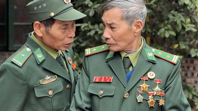 ទាហាន​ការពារ​ព្រំដែន​បាន​រួបរួម​គ្នា​ឡើង​វិញ​ក្រោយ​សង្គ្រាម​ព្រំដែន​អស់​៤៥​ឆ្នាំ