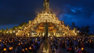 Hàng ngàn Phật tử hành hương về núi Bà Đen cầu bình an