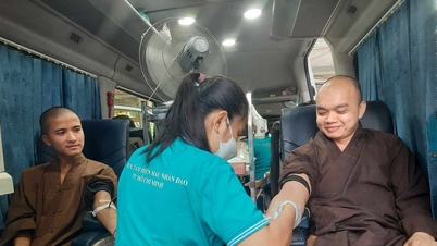 Hơn 200 tăng ni, phật tử chùa Vĩnh Nghiêm tham gia hiến máu cứu người