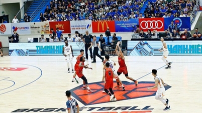 Eye-catching Hanoi basketball derby