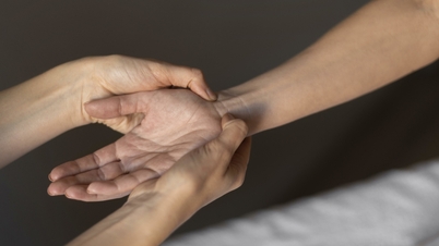 Massage huyệt cổ tay giúp bạn nhanh chóng chìm vào giấc ngủ