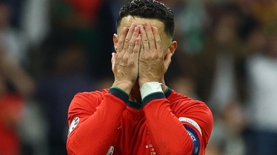 Bồ Đào Nha - Slovenia (hiệp phụ 2) 0-0: Ronaldo đá hỏng 11m