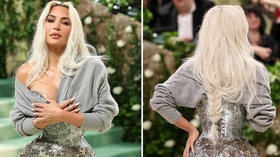 រ៉ូប Kim Kardashian ធ្វើ​ឱ្យ​ចង្កេះ​យំ