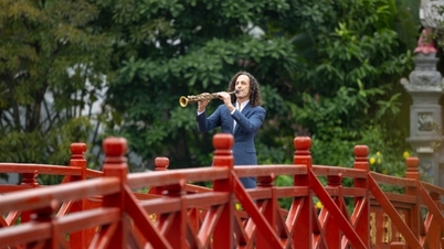 Famous landmarks of Hanoi appear on the background of Kenny G's saxophone