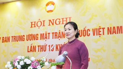 베트남 조국전선 헌장의 내용을 지속적으로 연구하고 조정합니다.