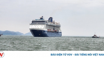 Tàu du lịch cùng hơn 3.000 khách cập cảng Chân Mây, Thừa Thiên Huế