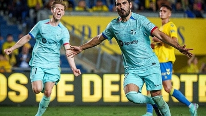 Barca ngược dòng thắng ở phút bù giờ thứ ba