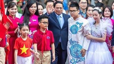 Khai giảng năm học mới với tinh thần con người là nguồn lực quý giá nhất