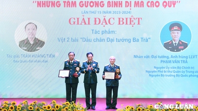 ពិធី​ប្រគល់​រង្វាន់​នៃ​ការ​ប្រលង​និពន្ធ​បទ​ "គំរូ​សាមញ្ញ​តែ​ថ្លៃថ្នូរ"