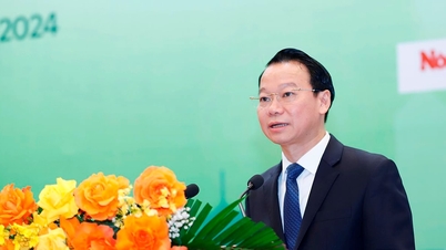 Minister Do Duc Duy listened to farmers talk about "Unlocking land resources, aiming for NetZero goals, protecting rural environment"