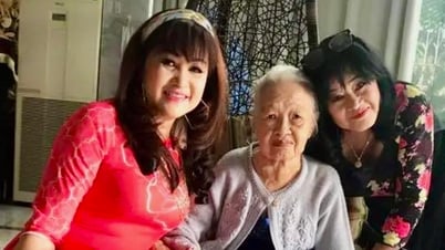 300 gifts given to the poor on the anniversary of poet Ngoc Bich's death