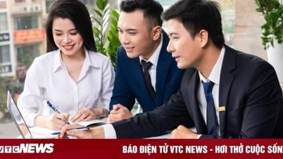 តើ​ប្រាក់​ខែ​ក្នុង​វិស័យ​ហិរញ្ញវត្ថុ​និង​ធនាគារ​ខ្ពស់​ឬ?
