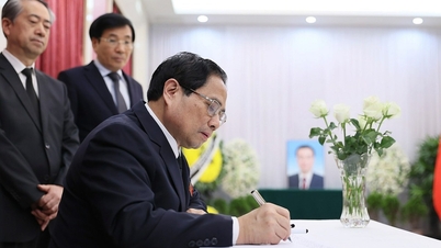 Thủ tướng Phạm Minh Chính ghi sổ tang tưởng niệm ông Lý Khắc Cường
