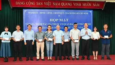 ទីក្រុងហូជីមិញផ្តល់រង្វាន់ដល់អ្នកនិពន្ធ និងក្រុមអ្នកនិពន្ធដែលបានឈ្នះពានរង្វាន់សារព័ត៌មានជាតិ