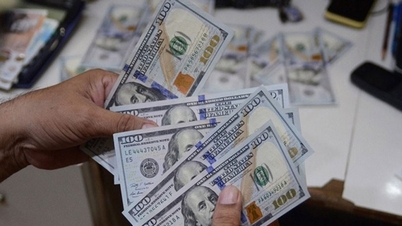 Bản tin tài chính sáng 10/12/2023: Giá vàng giảm, dầu và USD tăng