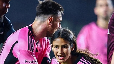 នារីវ័យក្មេងថតរូប Selfie ជាមួយ Messi ស្រាប់តែល្បី