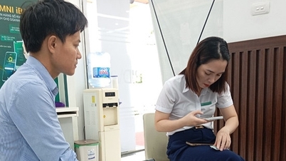រង់ចាំពេញមួយថ្ងៃ ស្ថានភាពសោកនាដកម្មជាច្រើននៅធនាគាររង់ចាំការផ្ទៀងផ្ទាត់ផ្ទៃមុខ