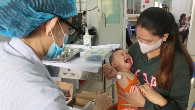 Đi từng ngõ, gõ từng nhà, rà từng đối tượng để tiêm vaccine sởi