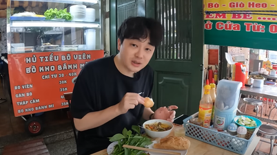 ភ្ញៀវ​ទេសចរ​កូរ៉េ​បែក​ញើស​រីករាយ​ជាមួយ​សាច់គោ​អាំង​នៅ​ទីក្រុង HCMC ដោយ​សរសើរ​ថា​ឆ្ងាញ់