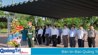 គណៈប្រតិភូនៃបណ្ឌិត្យសភានយោបាយជាតិហូជីមិញបានទៅទស្សនាវិមានបុរាណ Quang Tri និងទស្សនាសារីរិកធាតុនៃទីស្នាក់ការរដ្ឋាភិបាលនៃសម្ព័ន្ធបដិវត្តន៍នៃសាធារណរដ្ឋវៀតណាមខាងត្បូង។