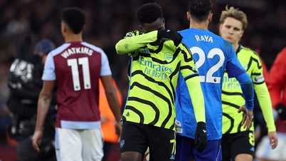 Arsenal gục ngã trên sân Aston Villa