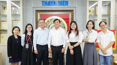 អគ្គកុងស៊ុលសឹង្ហបុរី អញ្ជើញទស្សនាកាសែត Thanh Nien