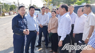 Deputy Prime Minister Tran Hong Ha works with Mekong Delta provinces on drought and salinity prevention and control