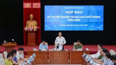 ការបន្តសំណួរប្រឡងត្រូវមានផែនទីបង្ហាញផ្លូវ ហើយគ្មានដំណោះស្រាយខាងក្រៅត្រូវបានរកឃើញថាត្រូវបញ្ជូនទៅបន្ទប់ប្រឡងទេ។