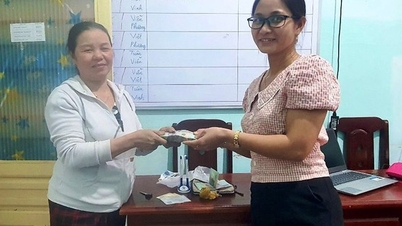 Returned more than 28 taels of gold and 87 million VND to the person who lost it