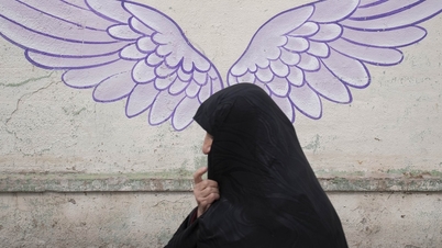 Iran arrests two women for dancing in the street