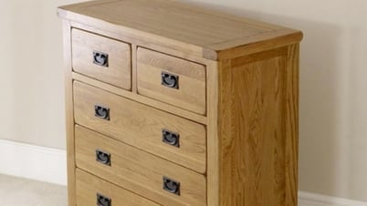 The United States has dropped its anti-dumping investigation into wooden cabinets from Vietnam.
