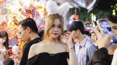 Thousands of people crowded on Mid-Autumn Festival night, Hang Ma street "fell"