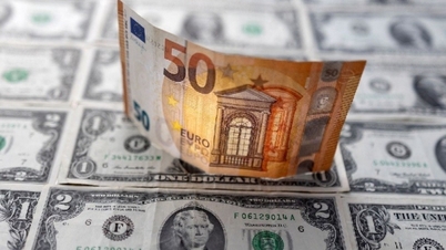 الدولار الأمريكي يستقر دون مستوياته المرتفعة، ويحقق مكاسب مقابل الين الياباني