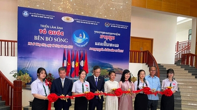 VAPA khai mạc Triển lãm ảnh Tổ quốc bên bờ sóng tại Lào