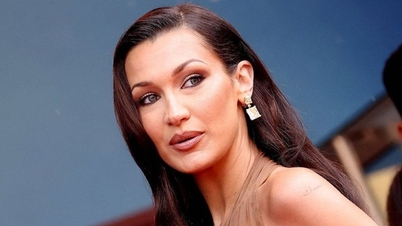 Bella Hadid ធ្វើឱ្យគ្រប់គ្នាភ្ញាក់ផ្អើលដោយបញ្ចេញដើមទ្រូងរបស់នាង និងស្លៀករ៉ូបដ៏ឡូយនៅលើកម្រាលព្រំក្រហម Cannes