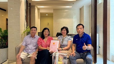 ជិត 1,200 ម្ចាស់នៃផ្ទះល្វែង Novaland និងផ្ទះទាបបានទទួលសៀវភៅពណ៌ផ្កាឈូក