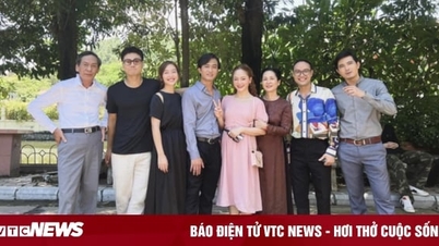 Cảnh 'chụp ảnh thờ, đi xem huyệt' trong Gia đình mình vui bất thình lình gây bão