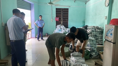 រកឃើញកន្លែងផលិតស្បែកជើងក្លែងក្លាយជាមួយម៉ាក "NIKE និងរូបភាព"