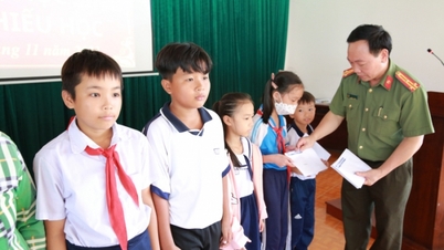 កាសែតនគរបាលប្រជាជន រៀបចំសកម្មភាពសប្បុរសធម៌សង្គមនៅស្រុក Dat Do